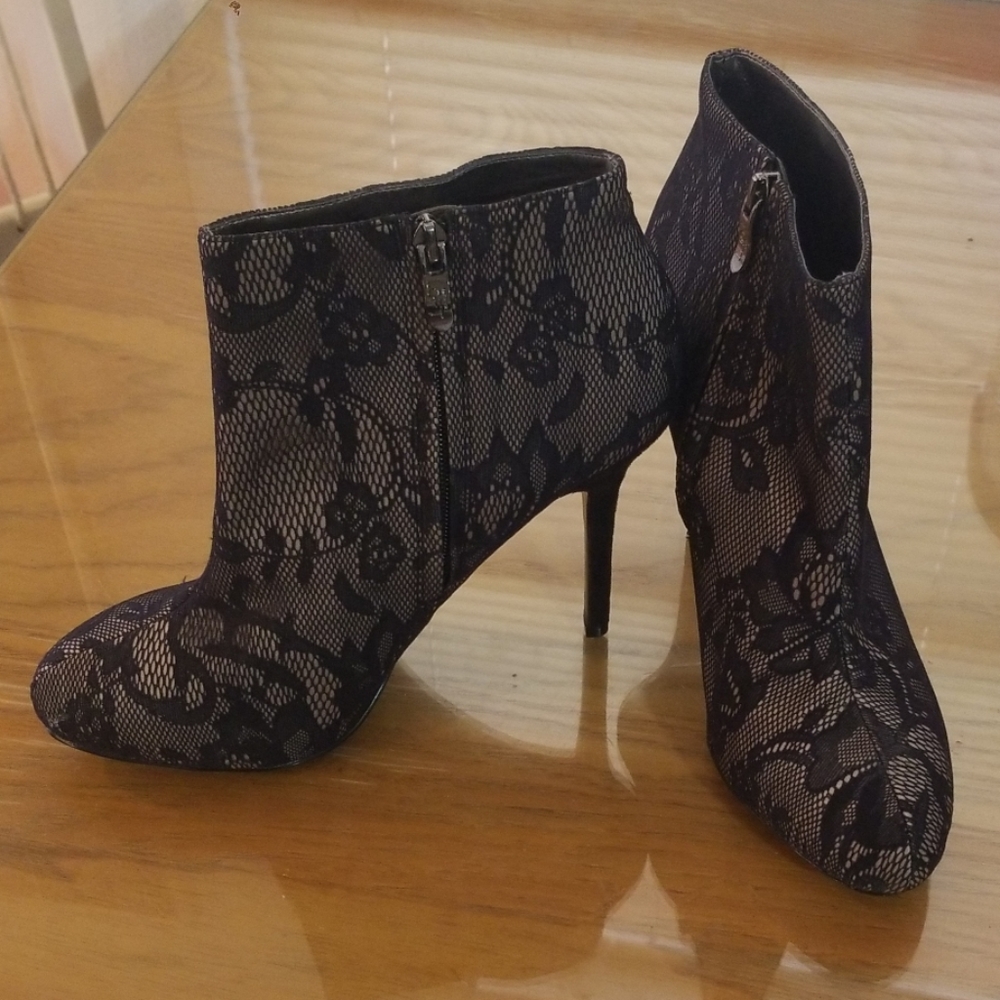 Ann Taylor Loft Ellie Lace Heel Bootie sz 10
